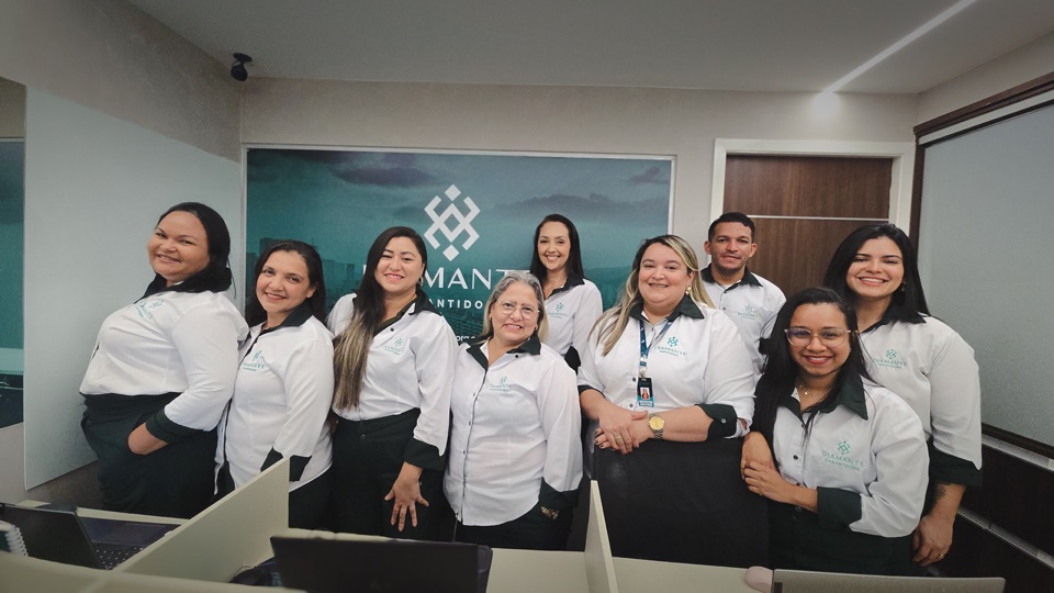 Equipe da Diamante Garantidora reunida na sede